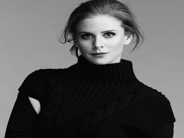 Throwback Thursday: 'Suits' actor Sarah Rafferty shares a picture from her wedding