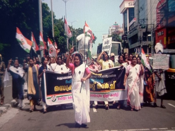 Kerala: Mahila Congress stages protest against KPCC chief's arrest in Thiruvananthapuram