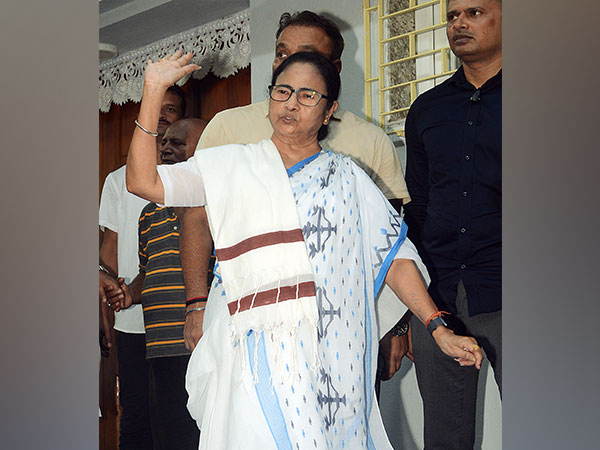 Mamata Banerjee Criticizes Civic Officials Over Poor Performance