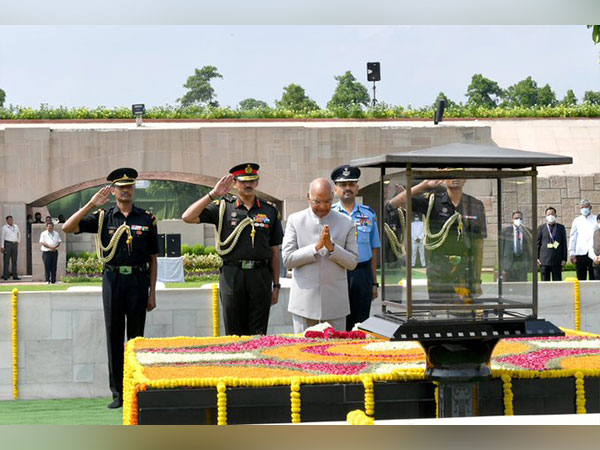 Outgoing President Kovind pays homage to Mahatma Gandhi at Rajghat