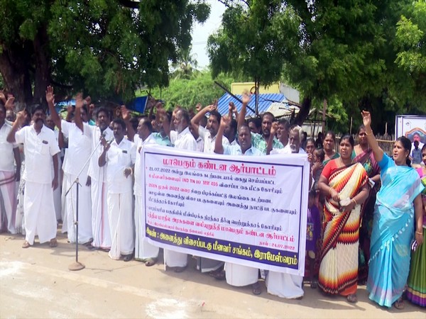 Rameswaram fishermen stage protest condemning attacks by Sri Lankan Navy