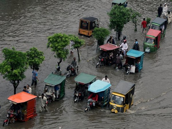 Intermittent rainfall causes waterlogging, traffic issues in Gurugram