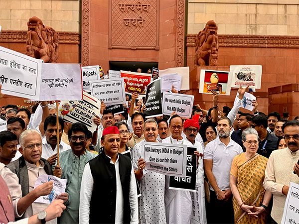 Opposition Unity: Rahul Gandhi Slams Union Budget in Coordinated Protest with INDIA Bloc Leaders