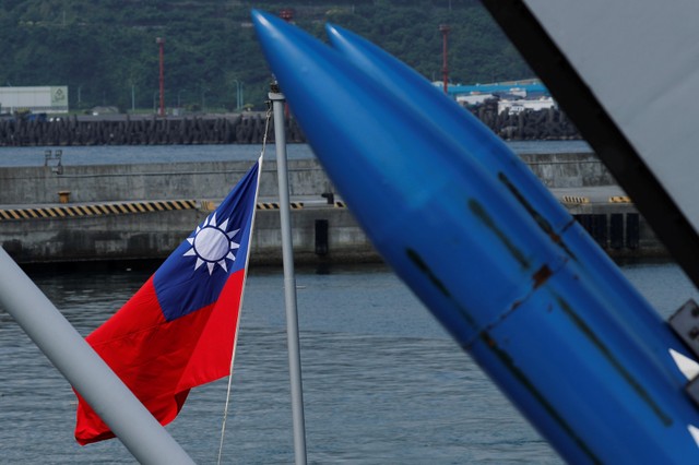 Taiwan claims Chinese warships intensify patrols in its waters