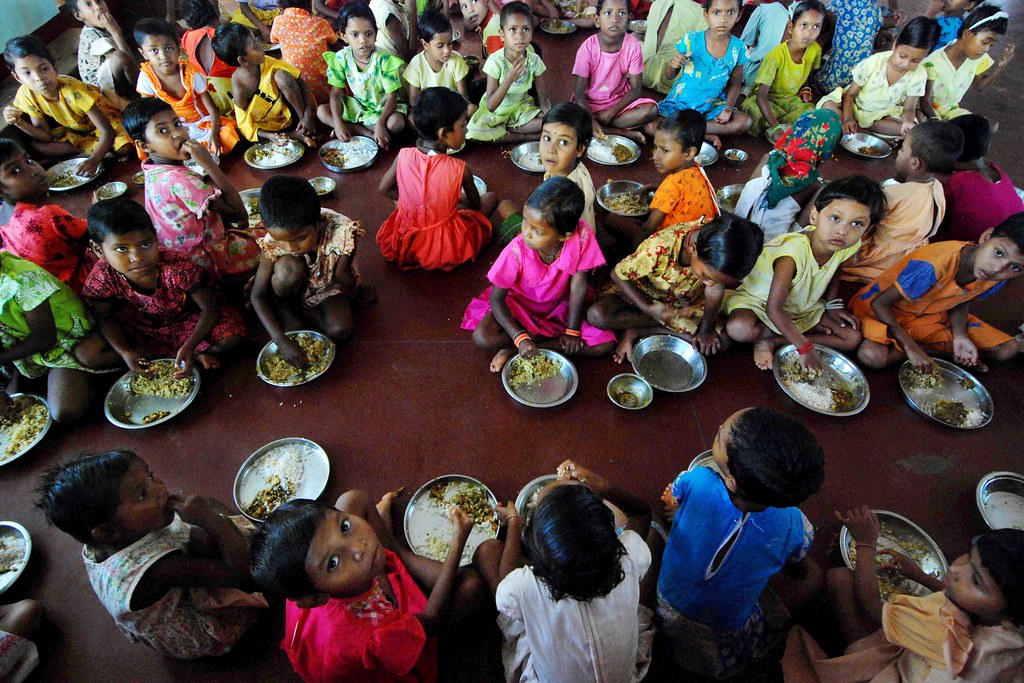 Central team visits schools in Bengal to review midday meal scheme