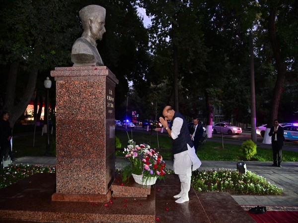Rajnath Singh pays tribute to former Indian PM Lal Bahadur Shastri in Tashkent
