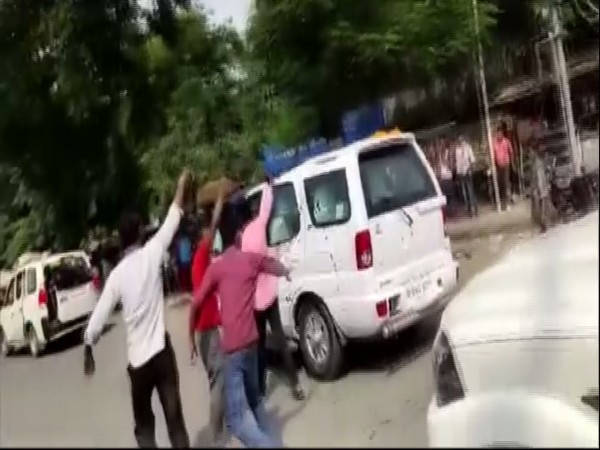 Muzaffarpur: Protestors show black flags to Bihar CM, two arrested