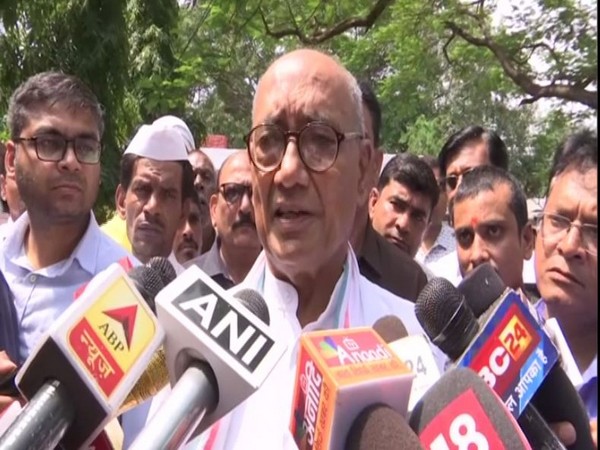 Every name associated with honey trap case in MP should come up: Digvijaya Singh