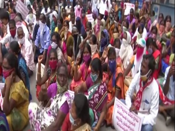 CITU asks Telangana govt to return 28,200 cleaners' jobs