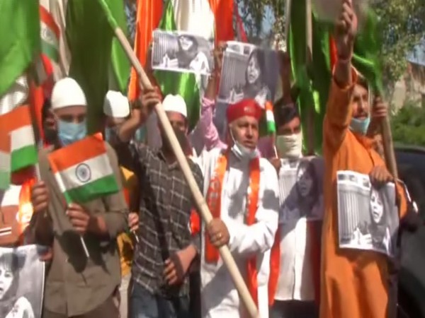 Dogra front protests with 'Jhanda uncha rahe hamara' slogan against Mehbooba's flag remark