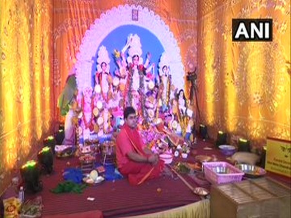 Durga puja: Pandal set up by Bengal Club at Mumbai's Shivaji Park offers virtual darshan to devotees