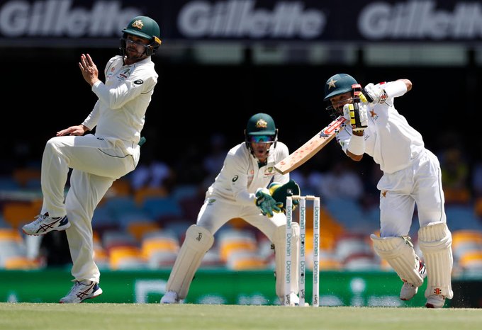 Cricket-Australia beat Pakistan by an innings and five runs in first test