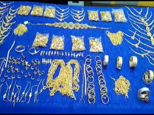 Andhra: 2 arrested with almost 9 kg gold, worth Rs 3.18 cr