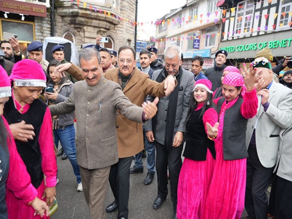 Himachal CM inaugurates Winter Carnival in Shimla