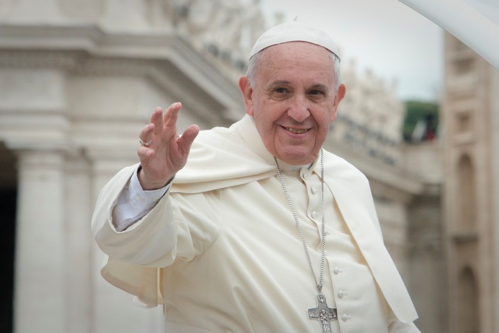 Pope Francis resumes regular appointments after cancelling schedule with a fever
