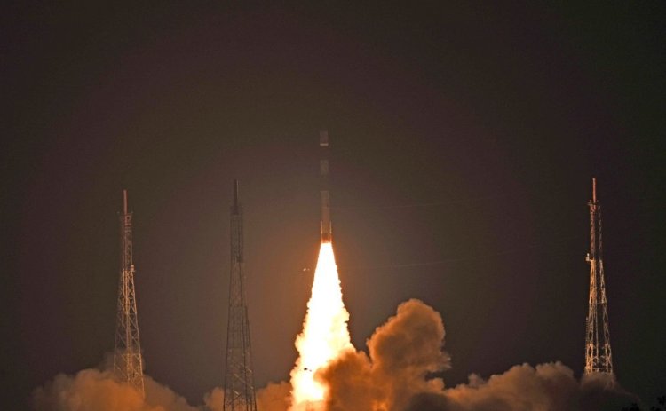 India loses contact with spacecraft on mission to the moon