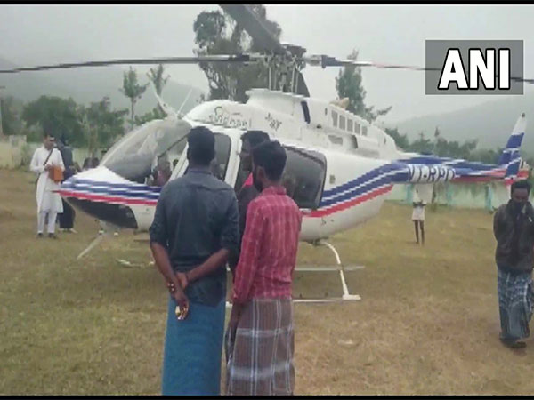 Chopper with Sri Sri Ravi Shankar makes emergency landing in TN