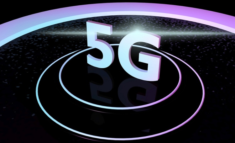 UPDATE 1-Netherlands to raise at least 900 mln euros in first 5G auction
