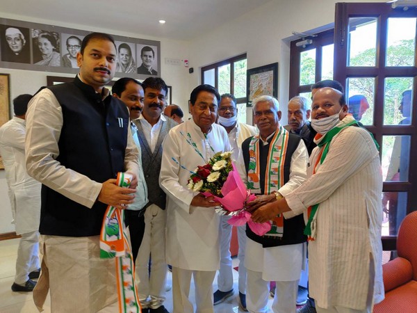 'Godse supporter' ex-Hindu Mahasabha leader joins Congress in Madhya Pradesh