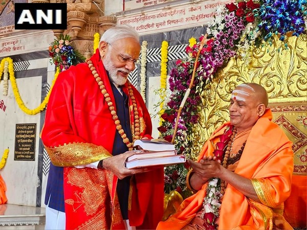 PM Modi seeks blessing from Dwarka Shankaracharya Swami Sadanand Saraswati in Gujarat