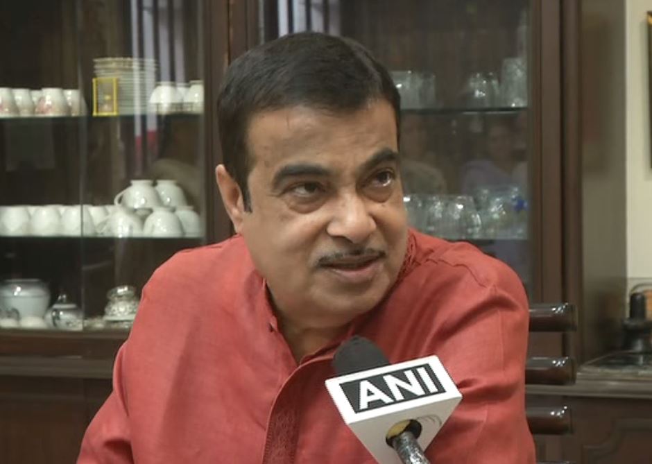 Only poverty of Congress leaders alleviated in poverty eradication process: Gadkari