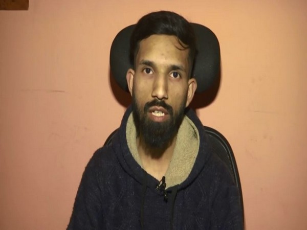 J-K: School dropout and owner of UK-based IT company creating IT awareness among Kashmiri youth