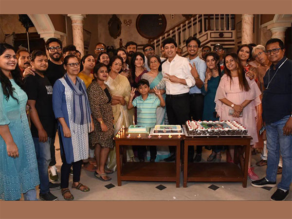 Fans joined to celebrate one year birthday of Bengali TV serial 'Godhuli Alap'