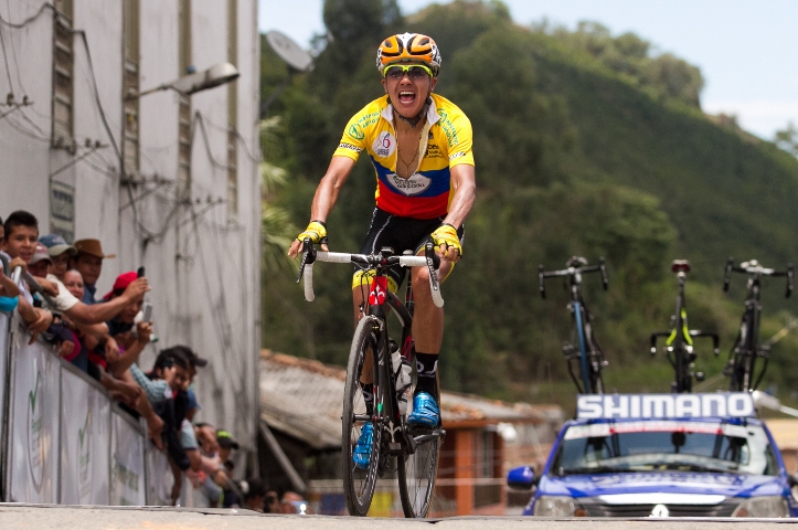 Cycling-Carapaz takes Vuelta lead as Roglic struggles