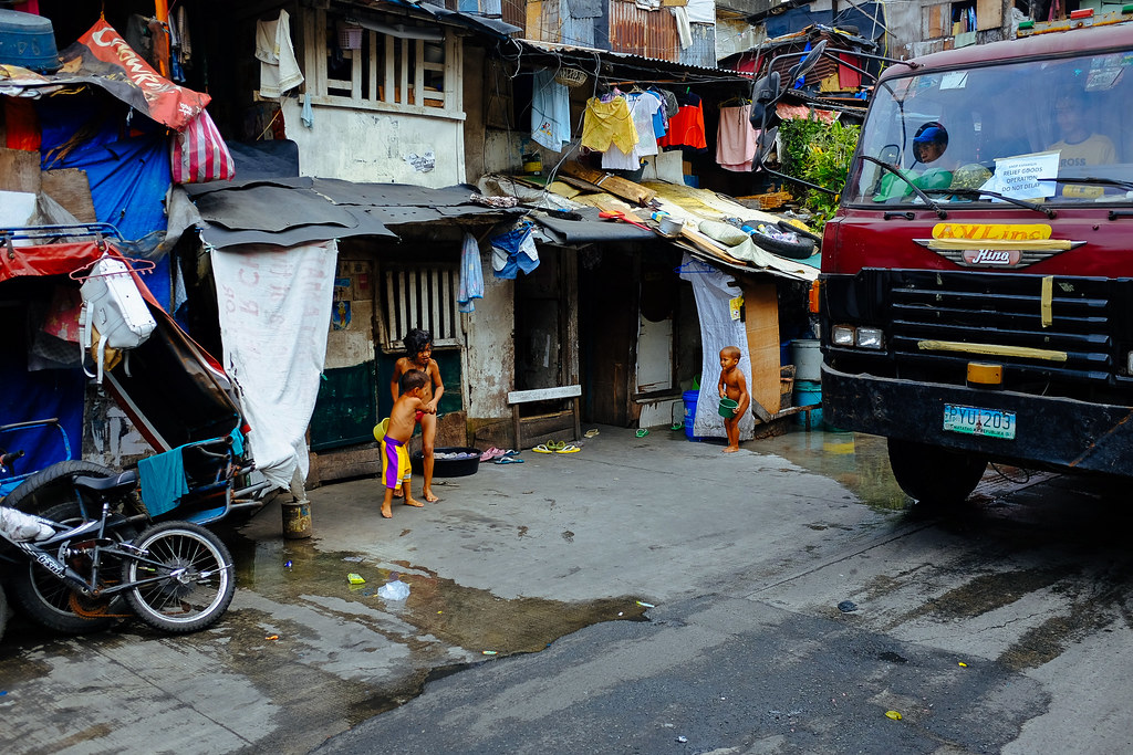 In Philippine slums, heat, hunger take a toll under lockdown