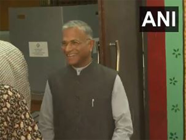 "India is the largest democratic country in the world": Rajya Sabha Deputy Chairman Harivansh Singh casts vote in Ranchi