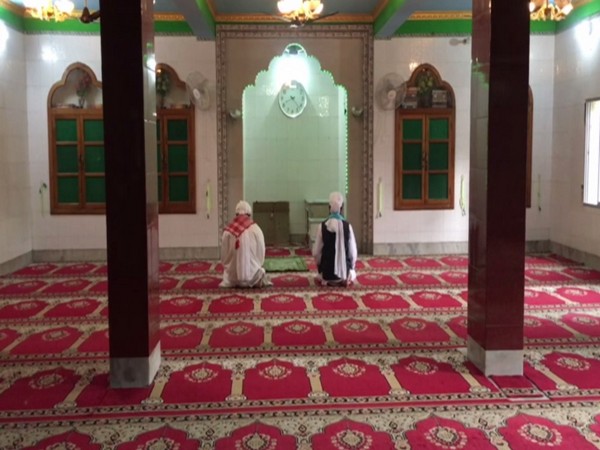 Allow offering Friday namaz in Mosques: Raza Academy writes to Uddhav Thackeray