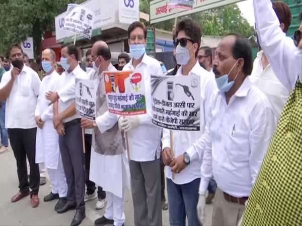 Uttarakhand: Congress workers protest against diesel, petrol price hike