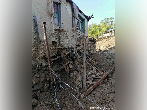 Destruction everywhere, help scarce after Afghanistan quake