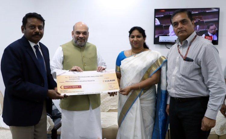 Representatives of Repco Bank hand over cheque of Rs. 15.26 cr to Amit Shah 