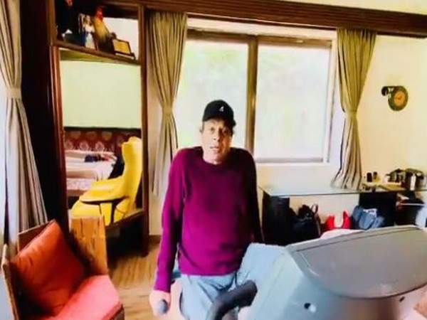 Dharmendra shares morning exercise routine, sends love to fans