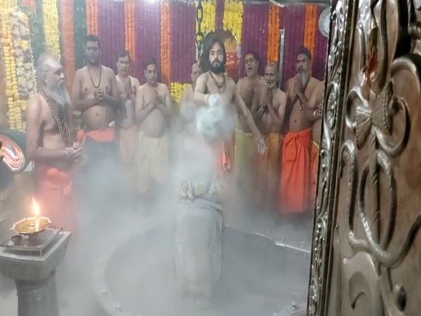 Priests perform 'Bhasma Aarti' at Mahakaleshwar Temple in Ujjain on second Monday of Sawan