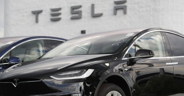 Man held for drinking and falling asleep in 'autopilot' Tesla