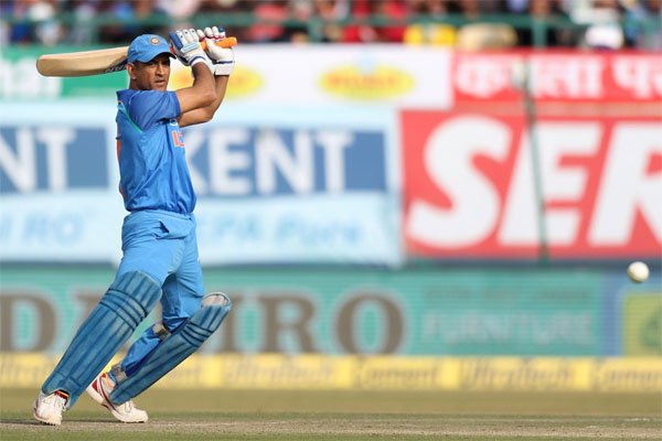 India vs Aus: MS Dhoni, 5th Indian to reach 10,000 run-mark in ODI 