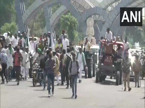 Farm Bills: Bharatiya Kisan Union members protest in Noida, block roads