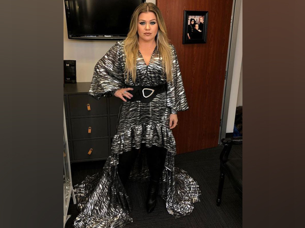 Kelly Clarkson officially declared single amid divorce from Brandon Blackstock