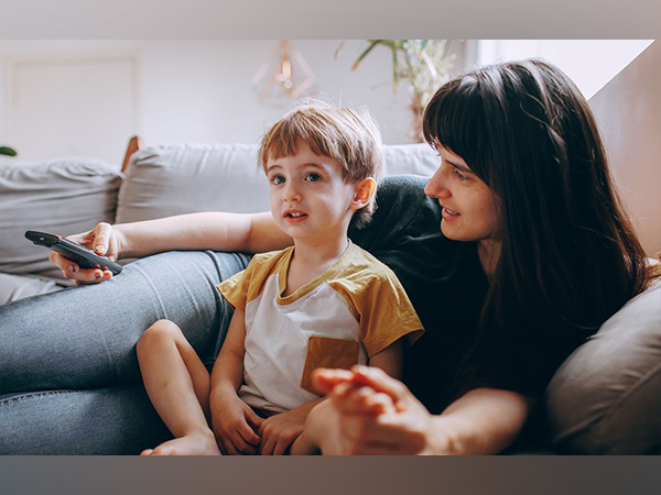 Study: Watching TV with children may benefit their brain development