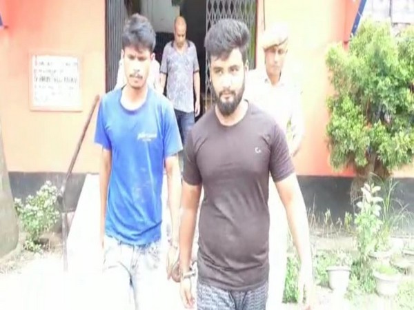 Assam: Locals catch 2 robbers with arms, hand them over to police