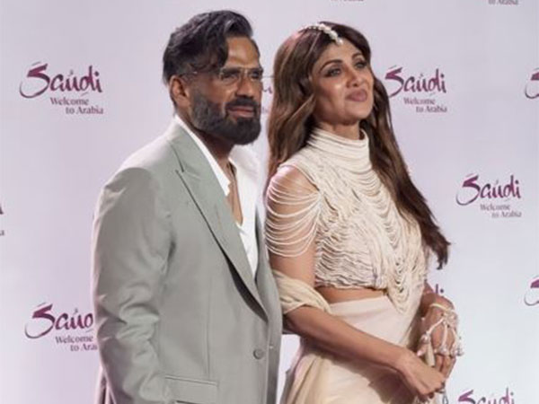 Bollywood Stars Shilpa Shetty and Suniel Shetty Reunite at Mumbai Event