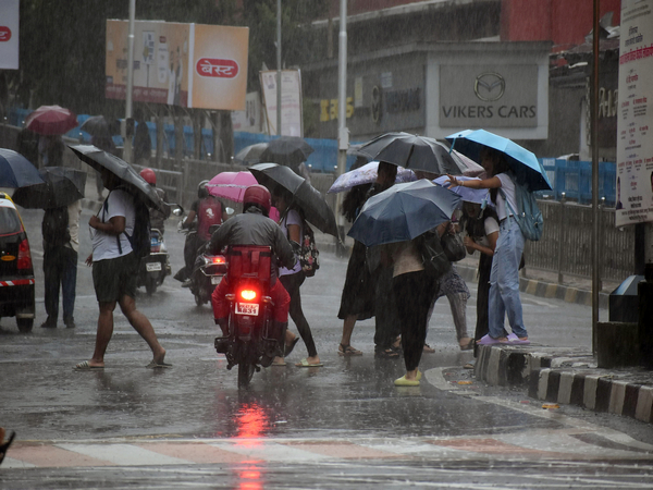 IMD Issues Red Alert: Intense Rain and Thunderstorms Expected in Mumbai and Surrounding Regions