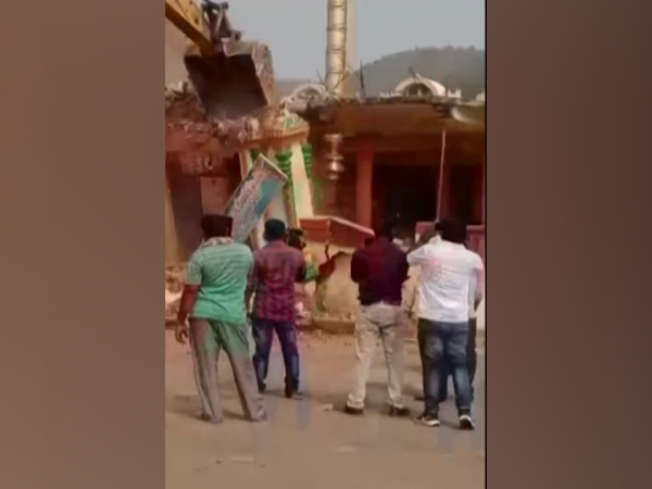 Locals protest against demolition of temple in Srikakulam