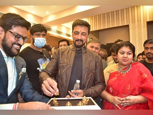Arjunaa Vara Jewellers celebrates first anniversary; Kichcha Sudeepa cheers for a 'Golden Year'