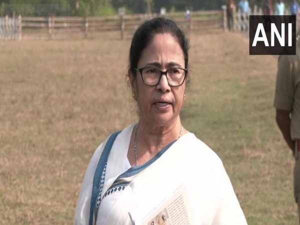 'We don't discriminate': Mamata on invites for Governor's swearing-in