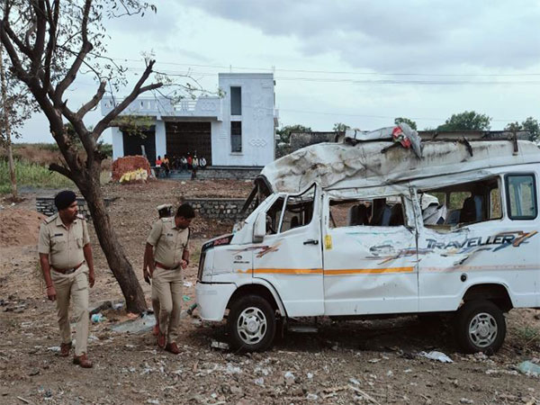 3 dead, 9 injured in road accident in Karnataka's Kalaburagi  