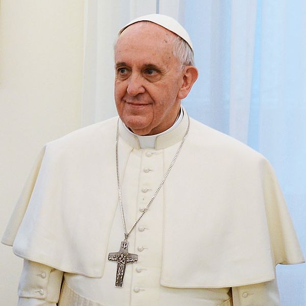 Don't exploit migrants for politics, pope says on refugee island