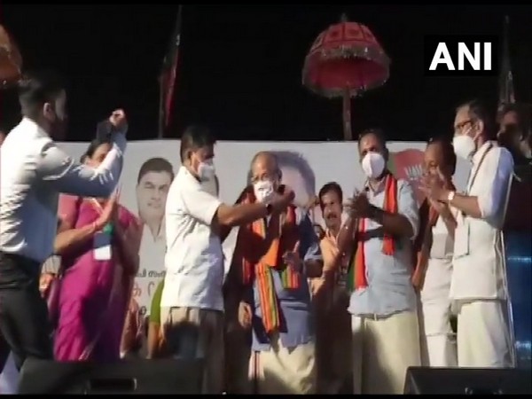 'Metro Man' E Sreedharan formally joins BJP